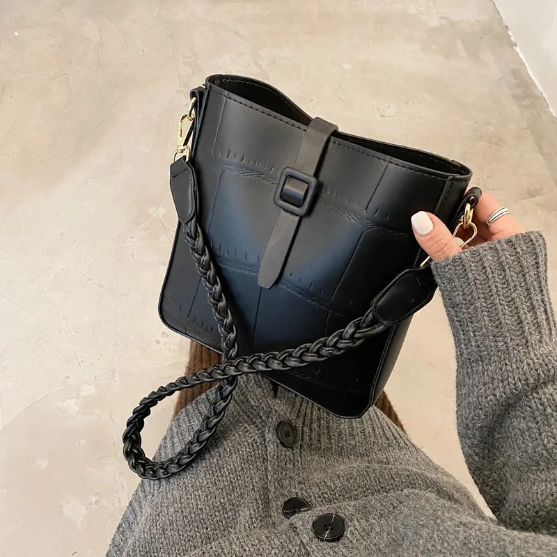 

Retro Large Capacity Bag Female 2021 New Fashion Versatile One-shoulder Web Celebrity Hot Style Handheld Bucket Bag