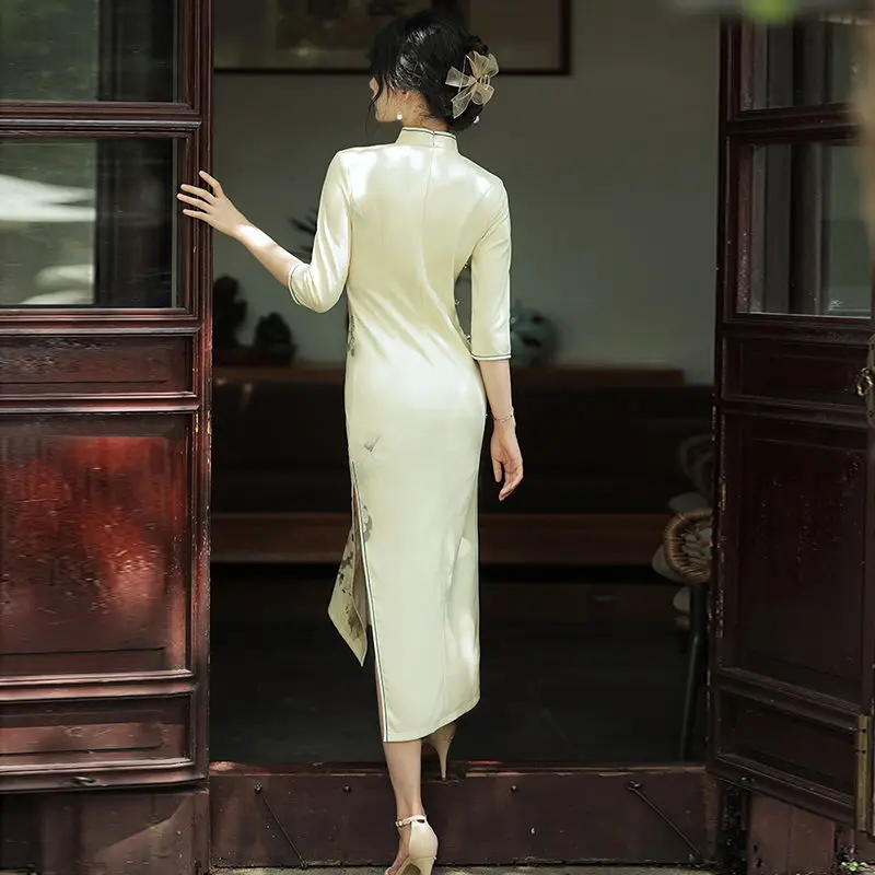

Cheongsam improved in autumn and winter 2021 new retro temperament long dress Chinese style young slim long sleeves.