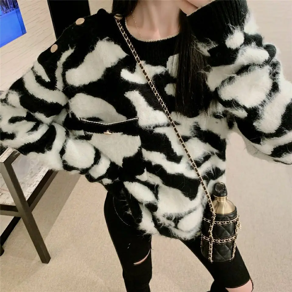 

Black and White Cow Pattern Pullover Sweater Women's Early Autumn Net Red Fashionable Foreign Celebrity Wind Plush Top