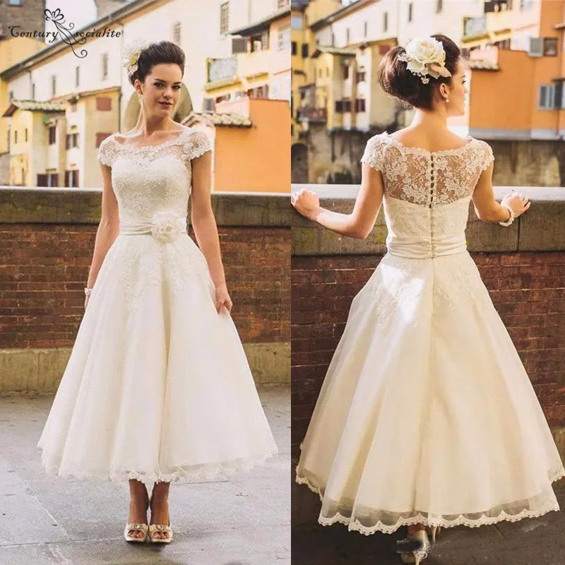 Свадебное платье с коротким рукавом кружевной аппликацией и цветами 2020 | Свадьбы