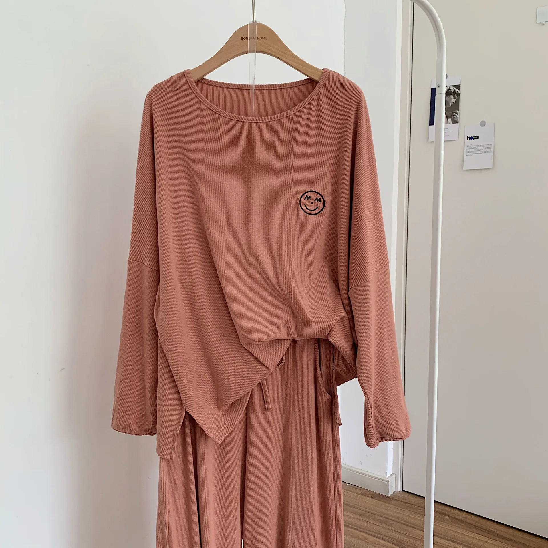 

Fall and winter warm languid lazy comfortable long sleeve trousers casual home wear women's pajamas suit can be worn outside