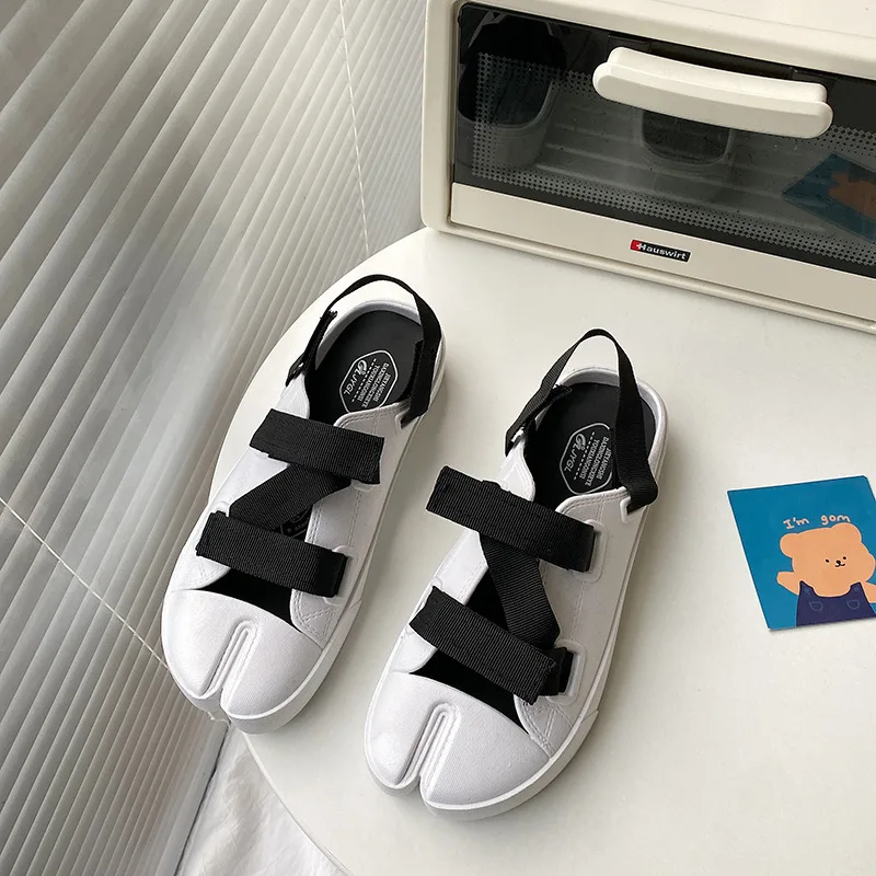 

2021 Vietnam sandals and slippers trend men's sandals summer outdoor slippers women fashion beach shoes Baotou cool