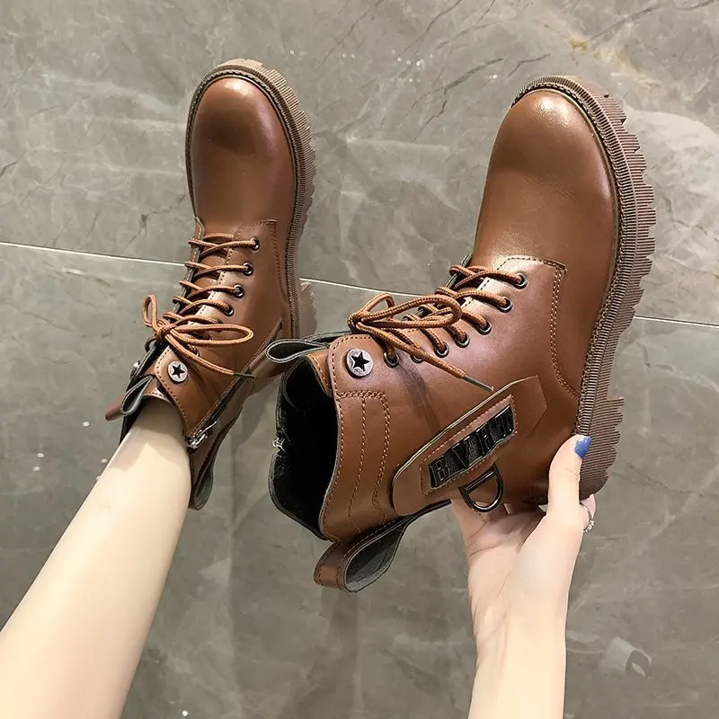 

Ботинки мартинсы Зимние флисовые теплые женские ботинки средней длины винтажные на среднем каблуке Нескользящие женские ботинки на шнуров...