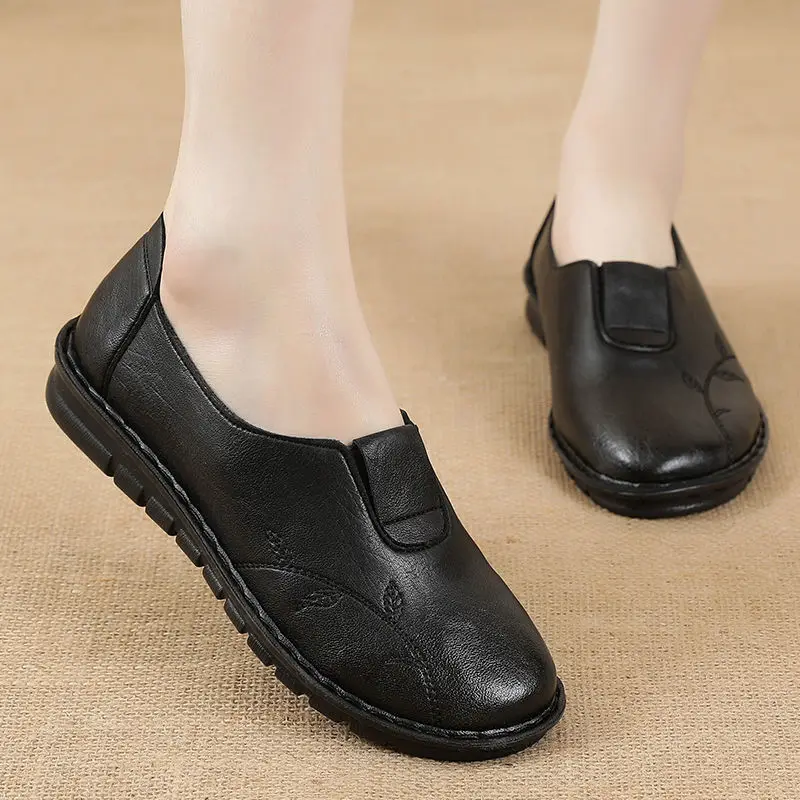 

Mom casual leather shoes for women spring slip-on loafers female leisure casual flats womans shoe