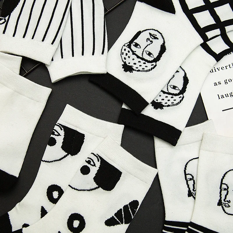 Осенне зимние женские носки в полоску с героями мультфильмов хлопковые черно