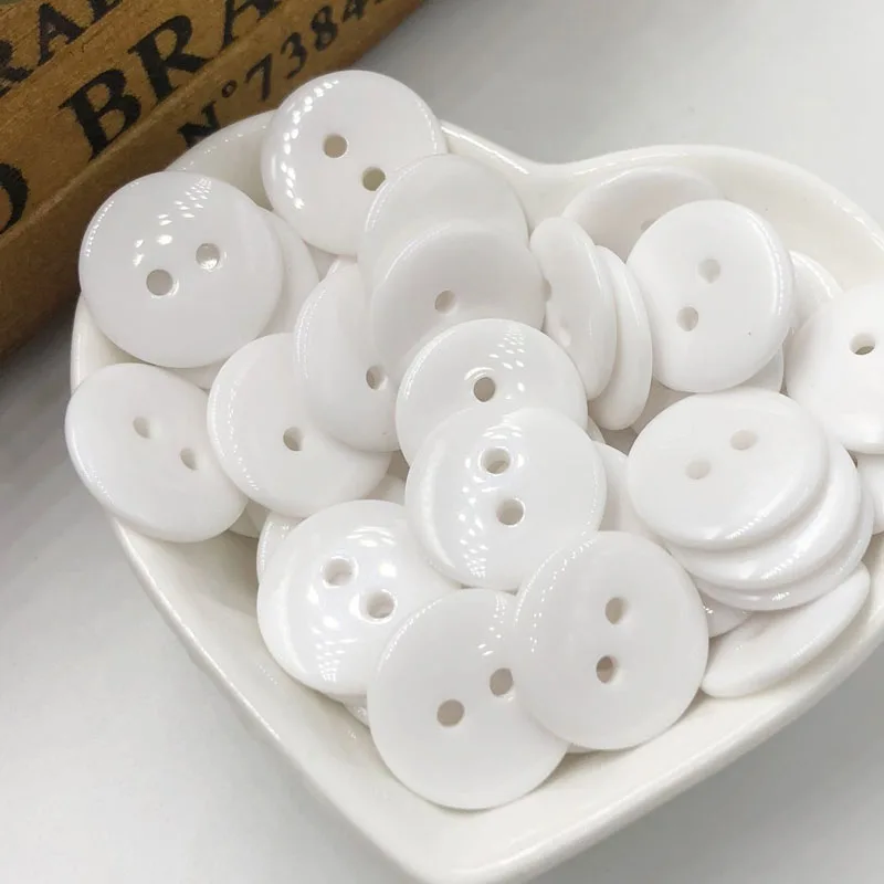 

50 pcs White New 15mm 2 holes Plastic Button/Sewing lots Mix PT270