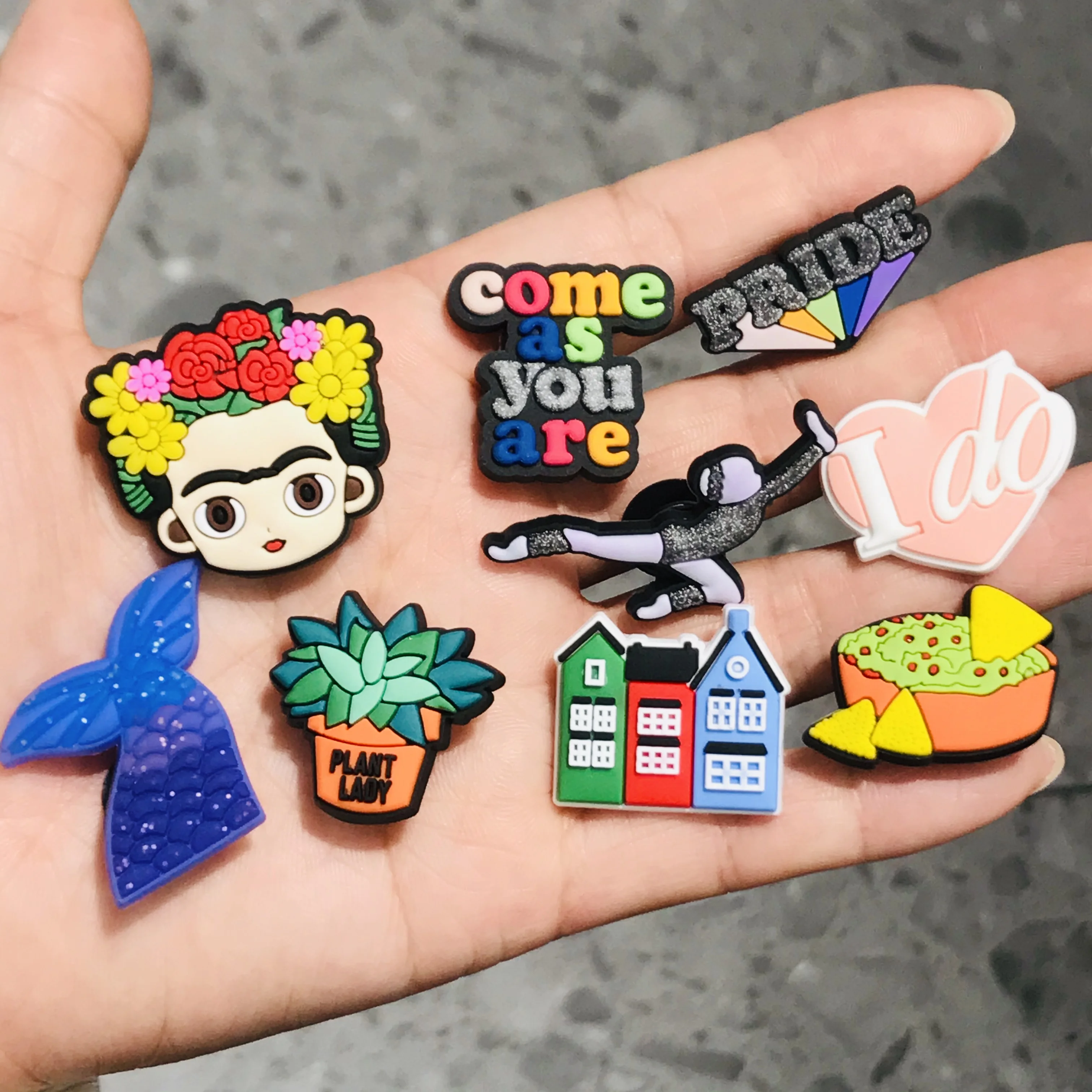 Новый 1 шт. поставляется как вы гордый Кот дом обувь для девочек ПВХ обуви шармы