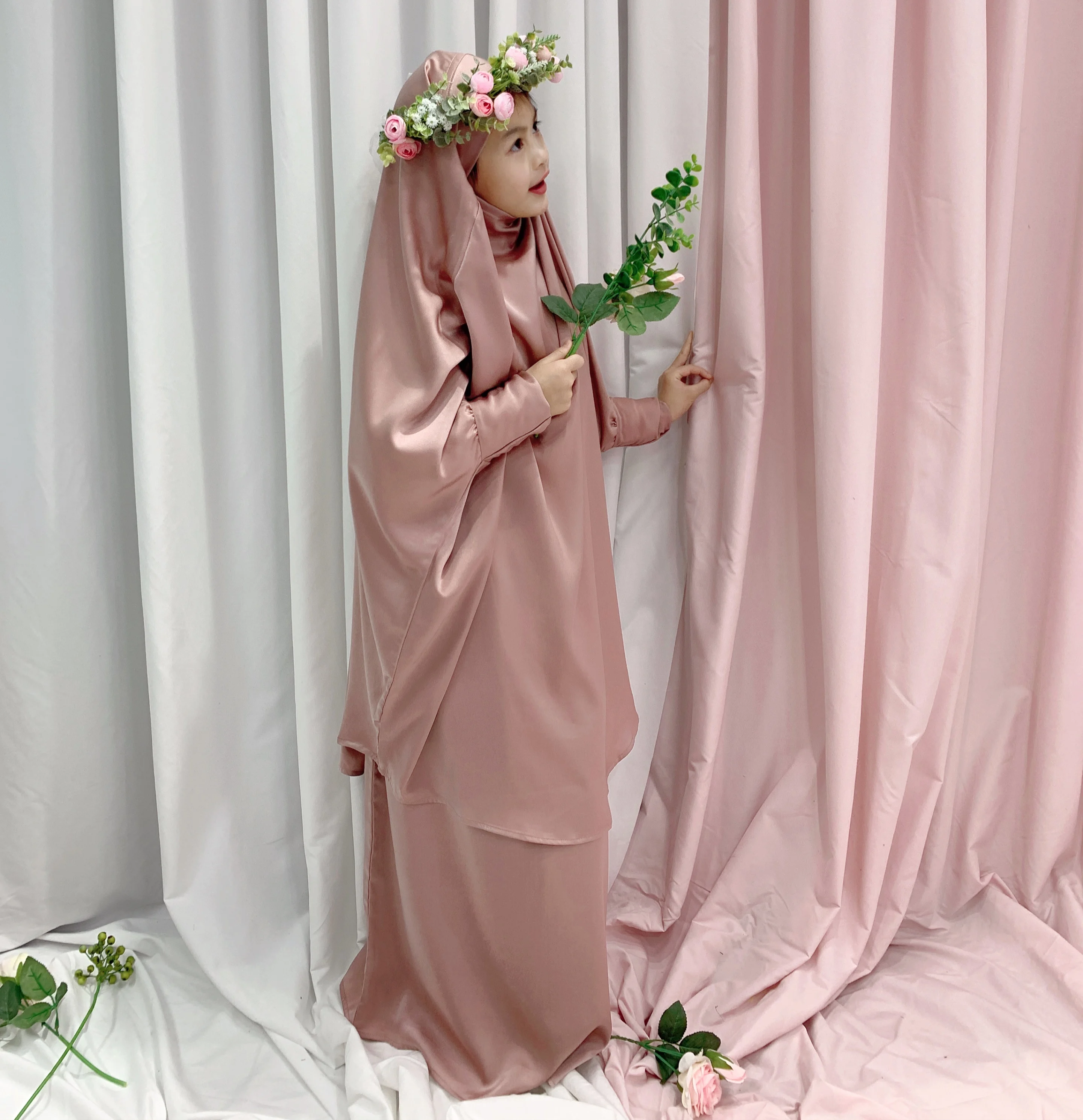 New Design 2023 Muslim Elegant High Density Satin 10 Colors Two Piece Set Girls Prayer Dress Kids Jilbab Ramadan