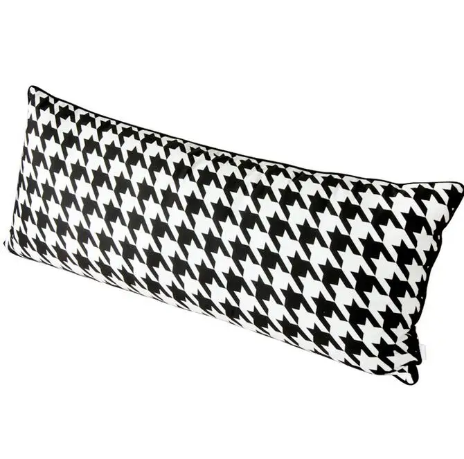 Чехол для подушки "Модный черно-белый гусиный платок" из бархата с оранжевой боковой стороной для дивана или кровати.