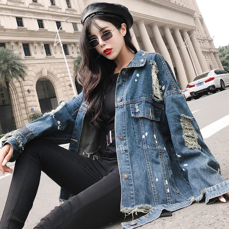 Женская джинсовая куртка синяя однобортная с потертостями капюшоном блестками