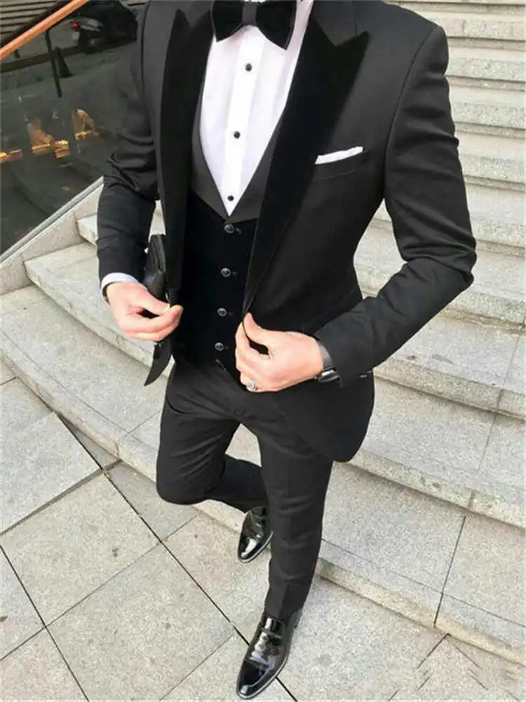 Черные смокинги для жениха, мужские свадебные костюмы Velevt Peaked лацкан, Мужской Блейзер, куртка из трех предметов, Мужская одежда, вечерние костюмы для выпускного вечера