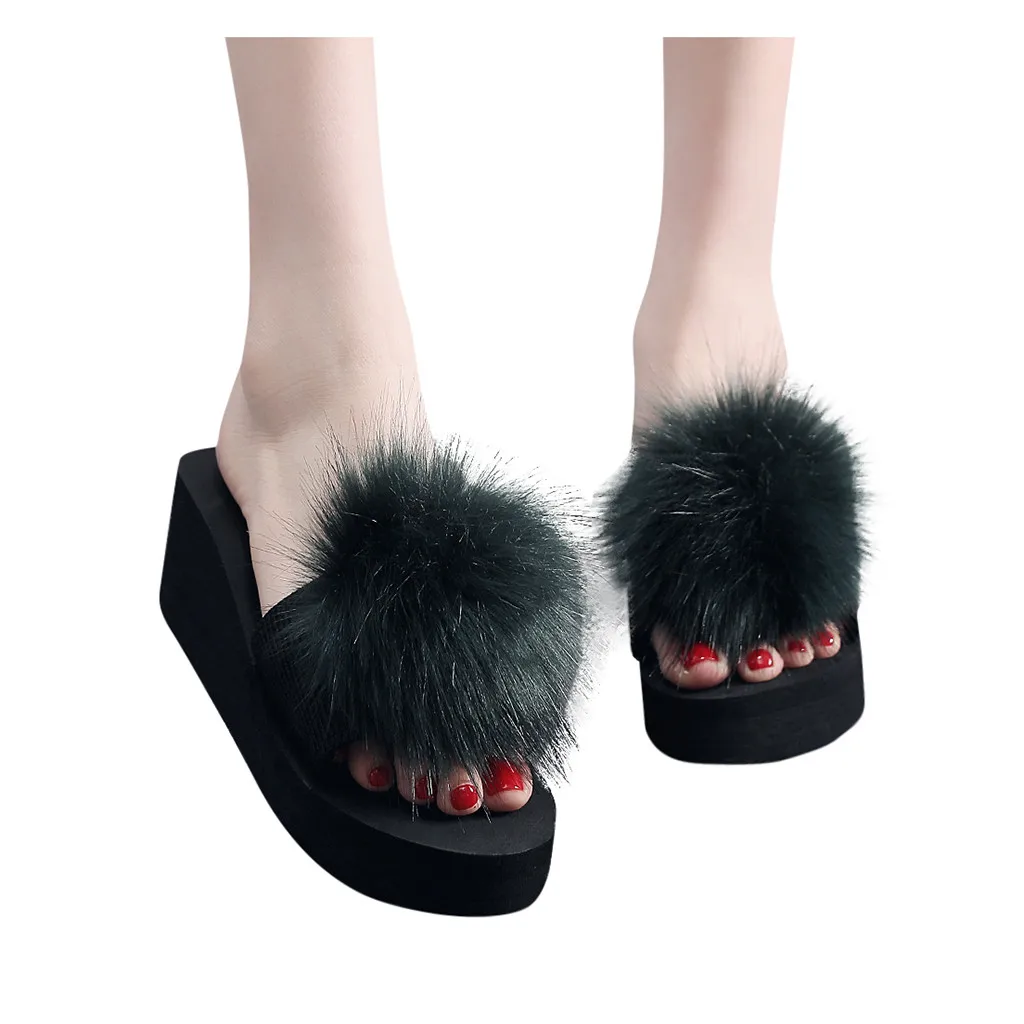 Зимняя Обувь на танкетке женские тапочки с помпонами теплые домашние Вьетнамки