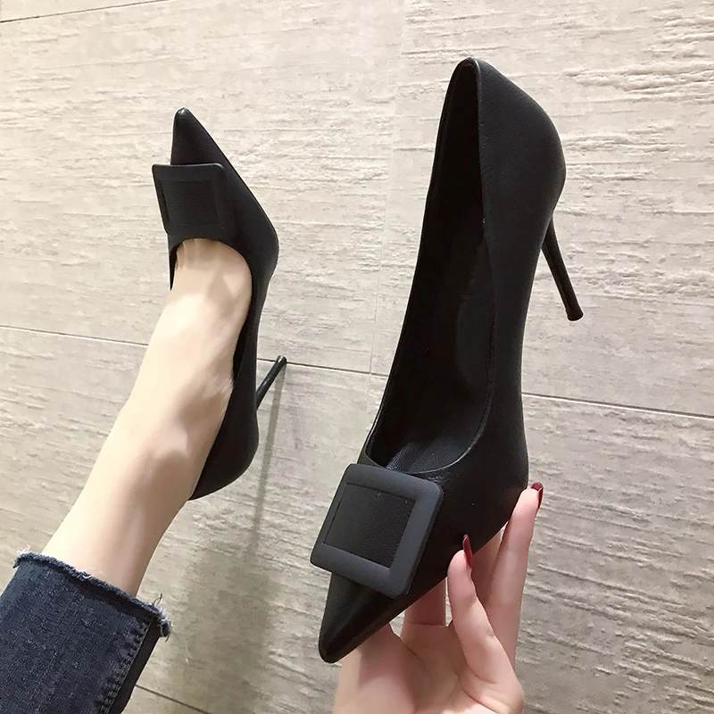 

Туфли-лодочки женские на тонком каблуке, с металлическим украшением, W32-14