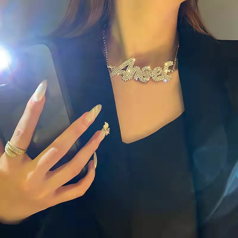 

Ожерелье с надписью на английском в европейском и американском стиле