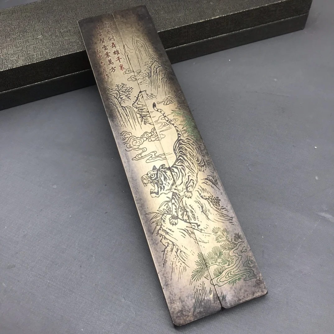 

Четыре сокровища кабинета: Тигр опускается вниз по горе линейка из чистой меди