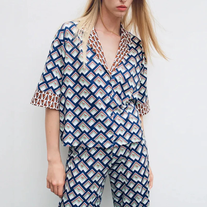 

Женская рубашка с коротким рукавом, на пуговицах, с воротником