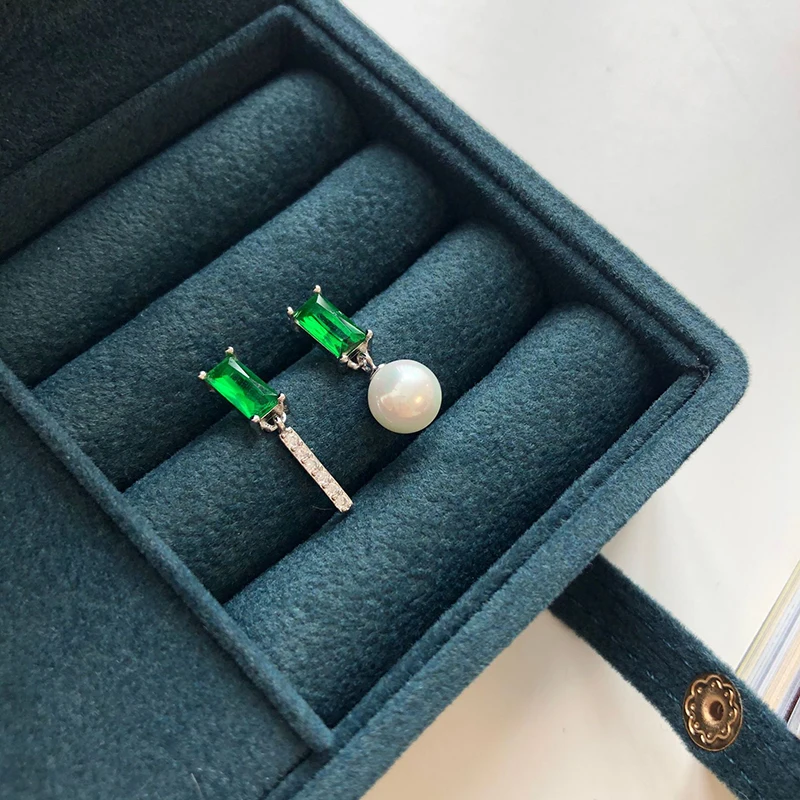 Серьги асимметричные из серебра 925 пробы в минималистичном стиле | Украшения и