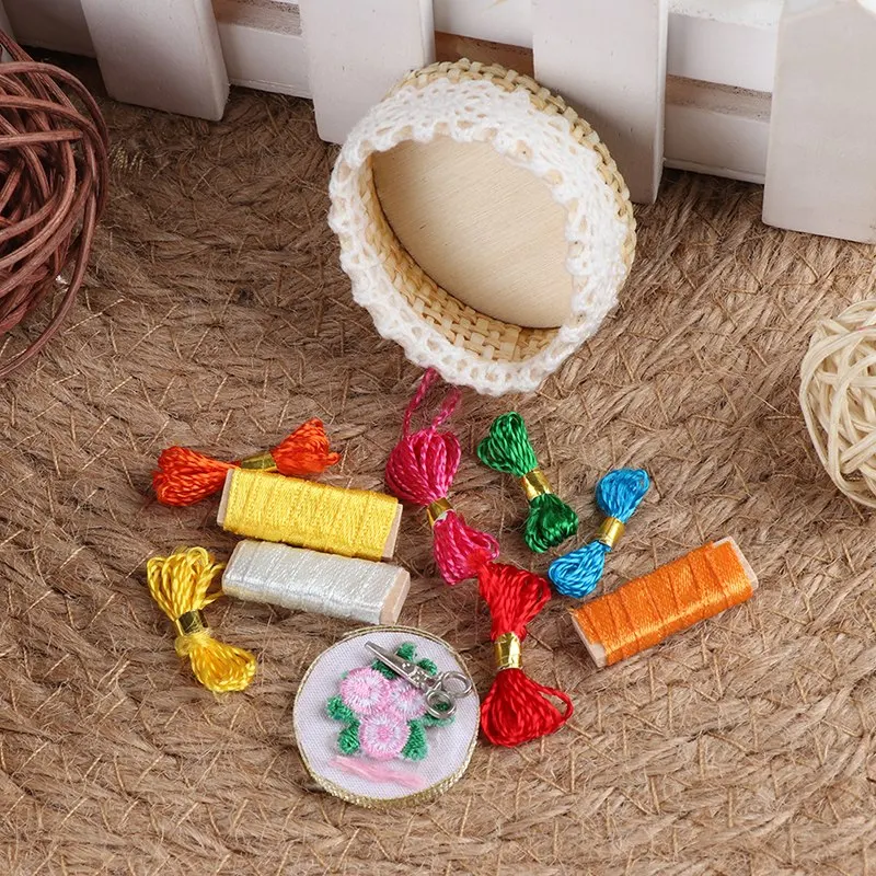 

Simulation Sewing Scissors Thread Model Toys for Doll House Decor doll Miniature Accessories 1/12 Mini Embroidery Tools Set
