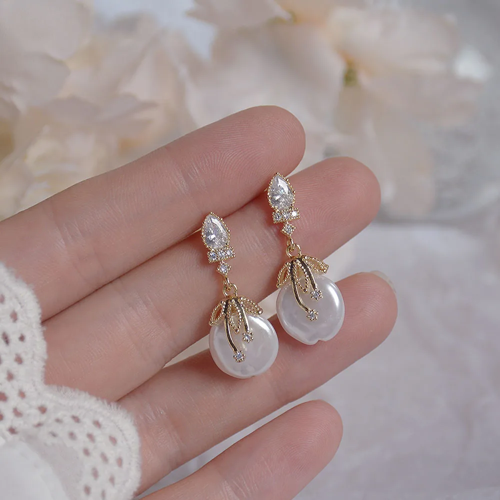 

French Vintage Pearl Gentle Petal Stud Earrings For Women Exquisite Water Drop Zircon Earrings Anniversary Gift