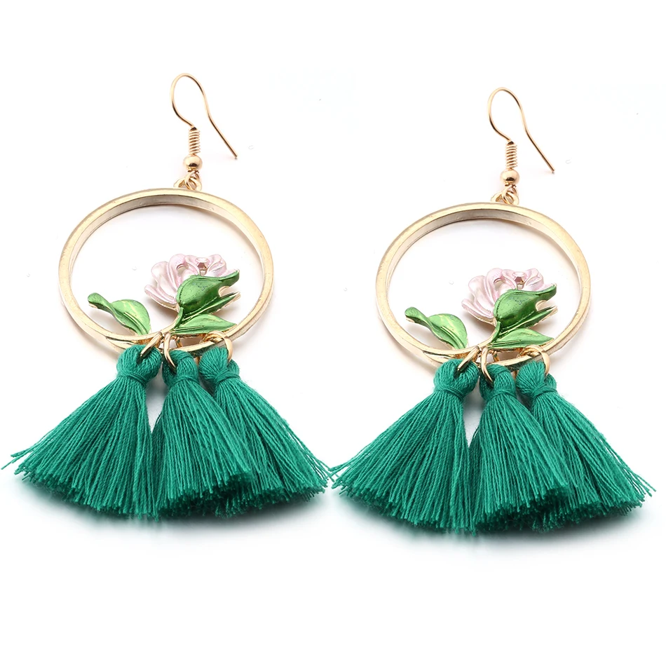 Подходящие модные серьги для