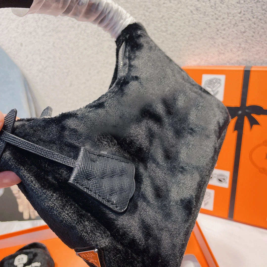 

Комплект из трех предметов, плюшевая сумка для подмышек, Осень-зима 2021, новая сумка, сумка на одно плечо, женская сумка-мессенджер, роскошный ...