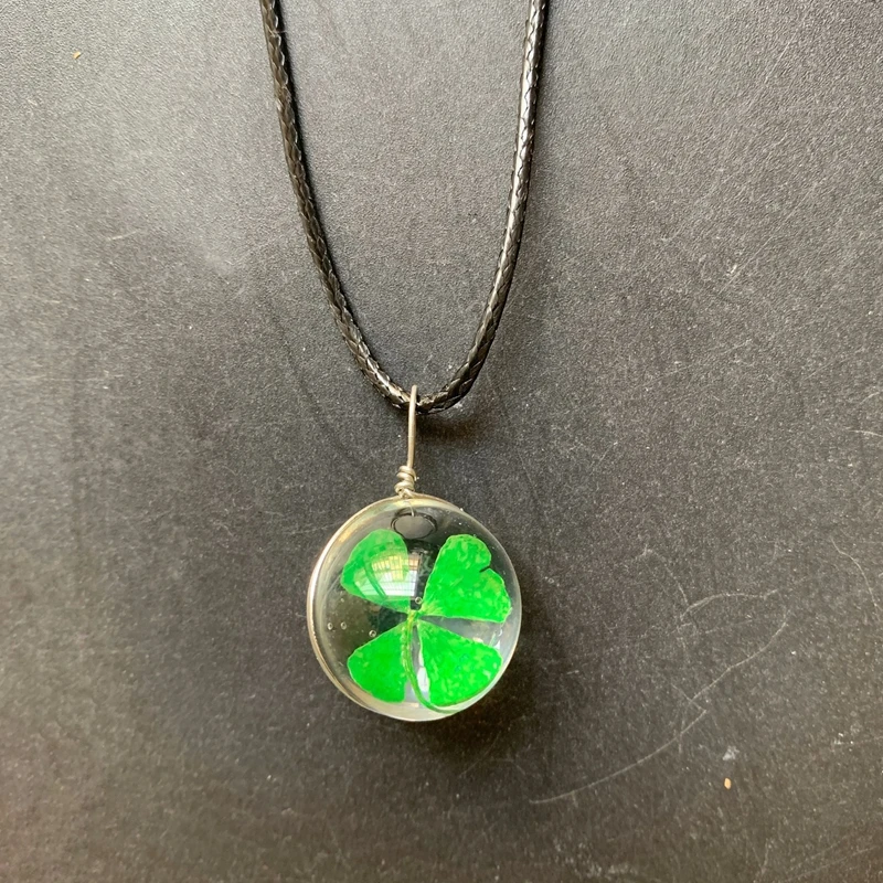 Ожерелье зеленый счастливый четырехлистный клевер сушеные подвески Из Черного