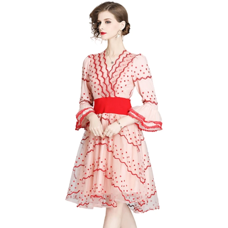 

2021 весеннее Новое Сетчатое сексуальное платье средней длины с вышивкой, женское модное платье до колена с v-образным вырезом и милым рукавом...