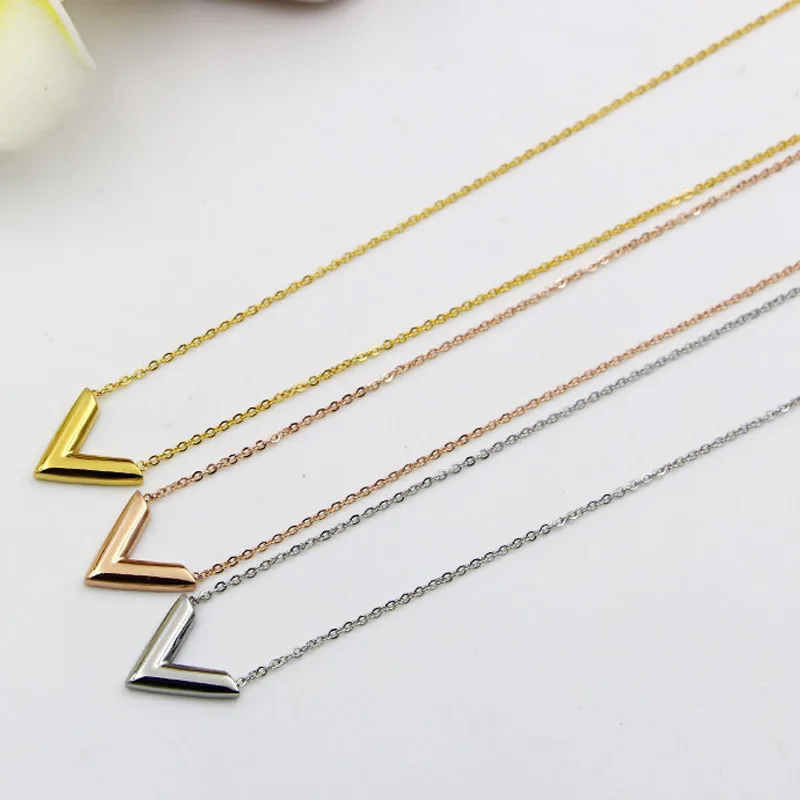 Классический дизайн известный бренд наивысшего качества v-образный кулон