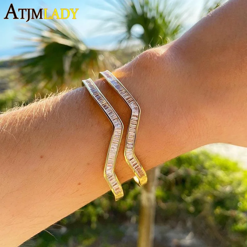 Блестящий браслет с разноцветными фианитами и радужным кубическим цирконием