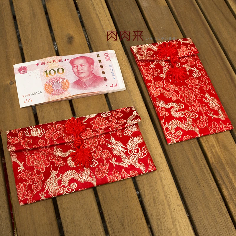 

Silk and satin auspicious buckle red envelope is a cloth blessing bag, a cloth bag and a new year's bag