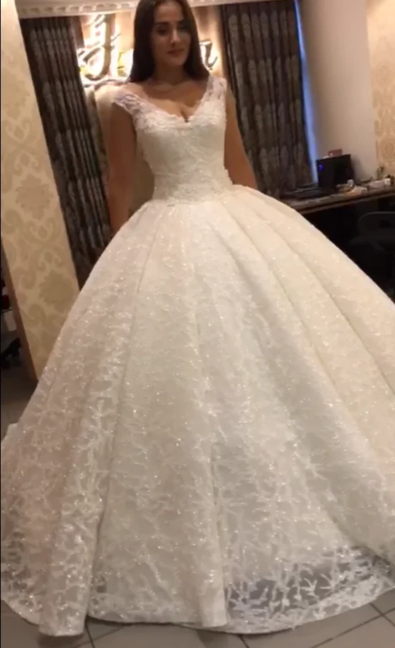 Бальное платье принцессы с V образным вырезом Пышное Платье большим шлейфом