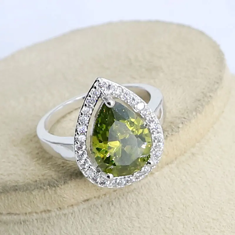 Набор классических ювелирных изделий оливкового цвета с кубическим цирконием