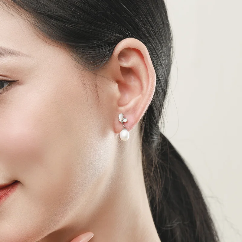 Женские серьги-гвоздики из серебра 925 пробы с пресноводным жемчугом