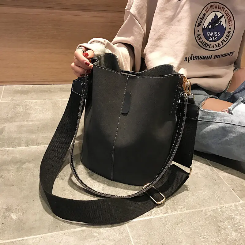 

Сумка для женщин, новинка 2020, модная сумка-мешок в стиле ретро, подходящая ко всему сумка через плечо Ins с широким ремешком, большая сумка