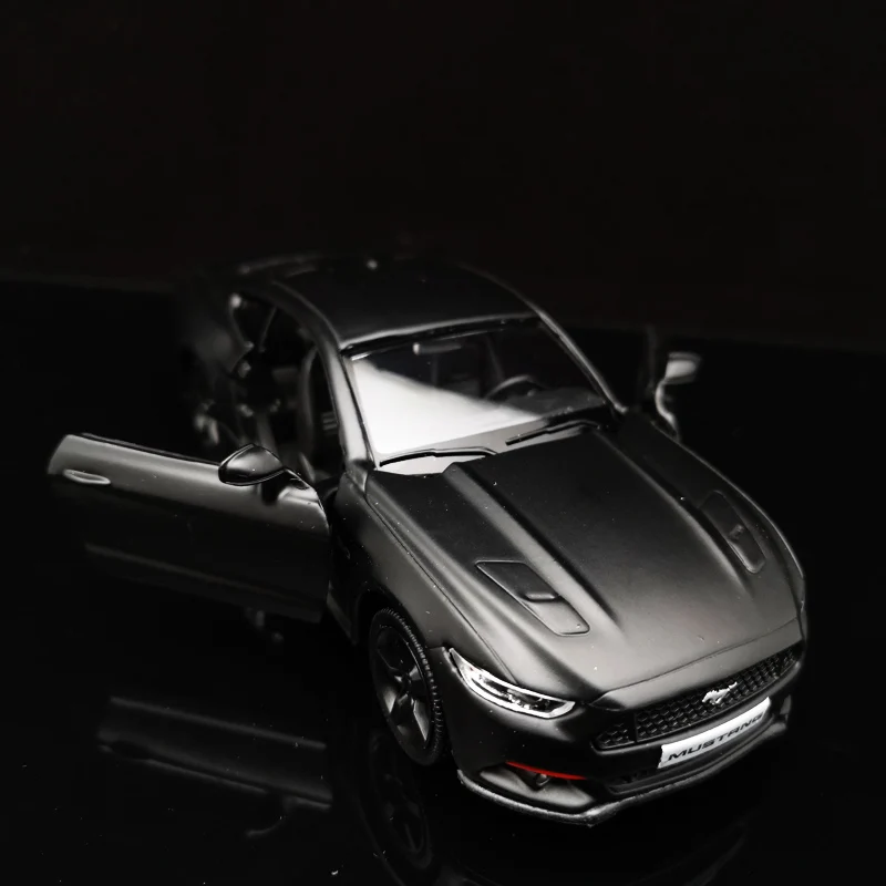 Модель автомобиля Ford mustang GT 1/36 в масштабе Отлитая под давлением игрушечная