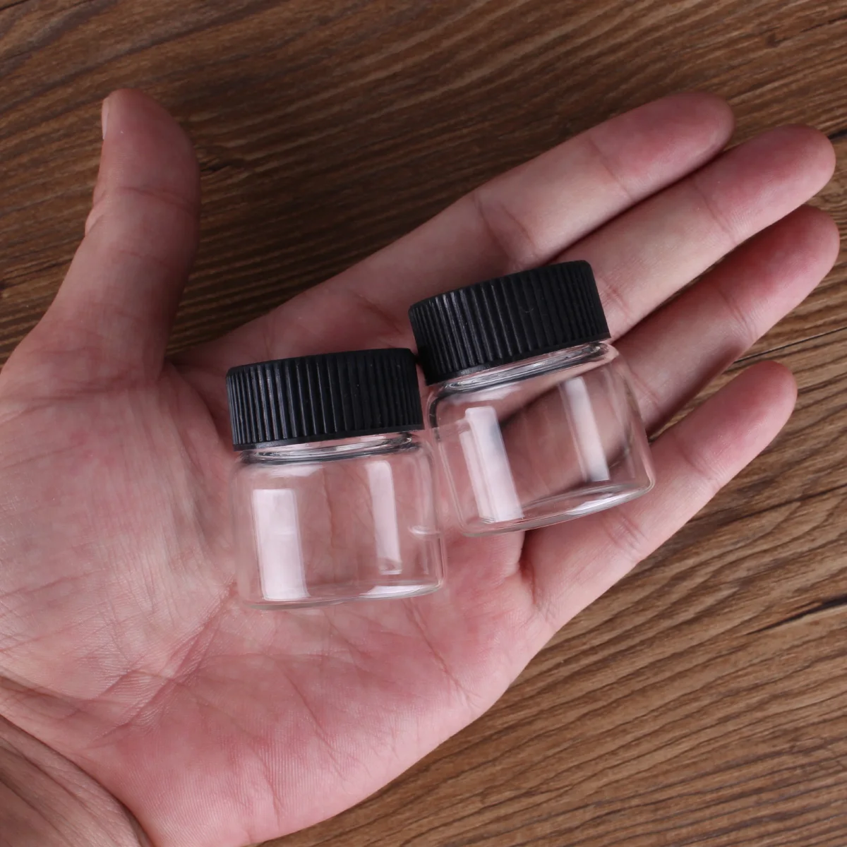 

30 Pieces 20ml Glass Bottles with Black Plastic Lids 37*40mm Glass Container Art Crafts
