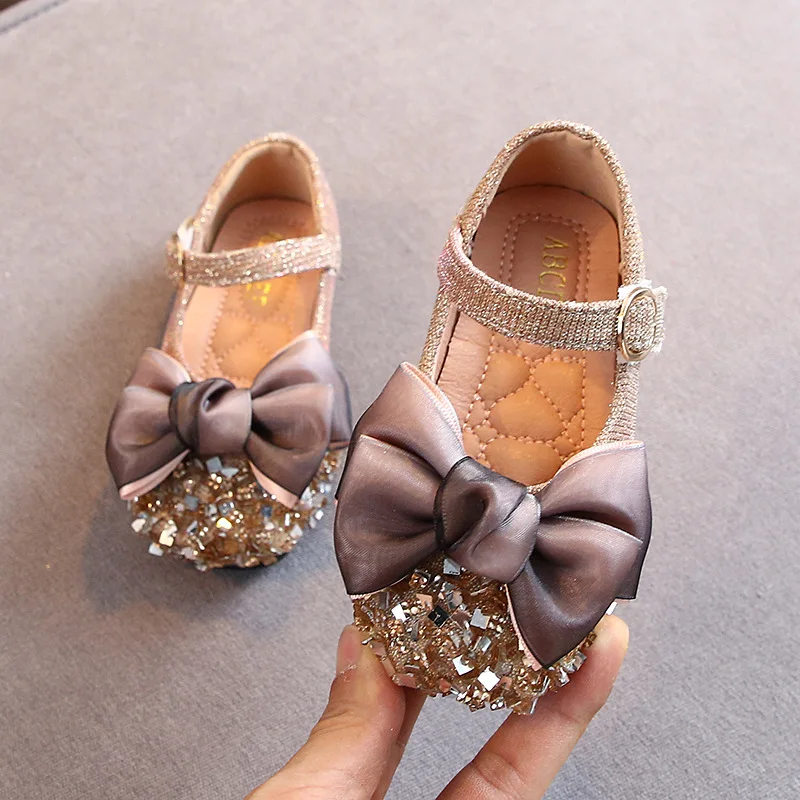 

Туфли в стиле «Принцесса»; Новинка; Милые девичьи; Сезон весна-осень; Модная одежда для маленьких детей на плоской подошве, с блестками и бан...