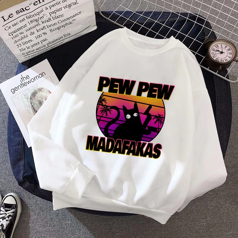 Женская толстовка с капюшоном черная изображением кошек и пистолета свитшот