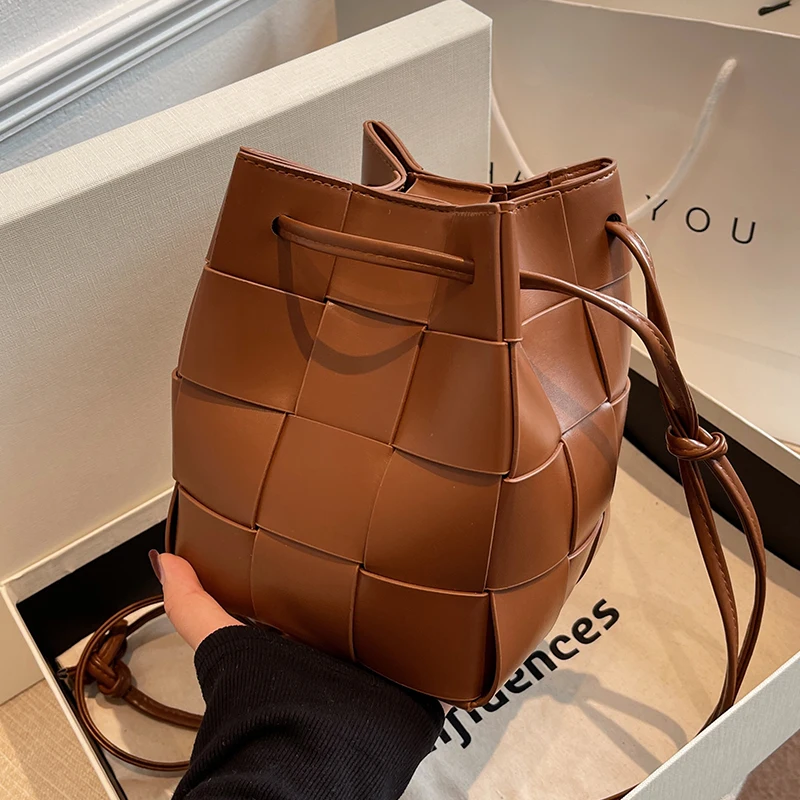 

Тканая сумка-мешок, новинка зимы 2021, женская дизайнерская сумка из высококачественной искусственной кожи, роскошная брендовая сумка-мессен...