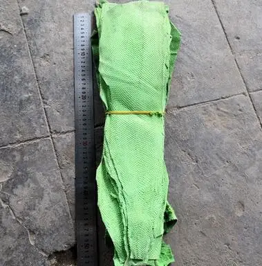 Fluorescent green 1 шт цветные натуральные лососевые рыбьи кожаные кусочки разных цветов DIY сумка Пояс Обувь Аксессуары 45*10 см - Цвет: Fluorescent green