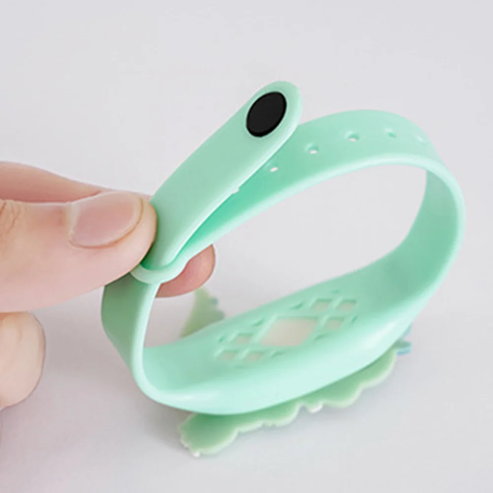 

Lightweight Mosquito Repellent Watch For Kids Wearable Mosquito Repellent Bracelet Safe For Children Waterproof