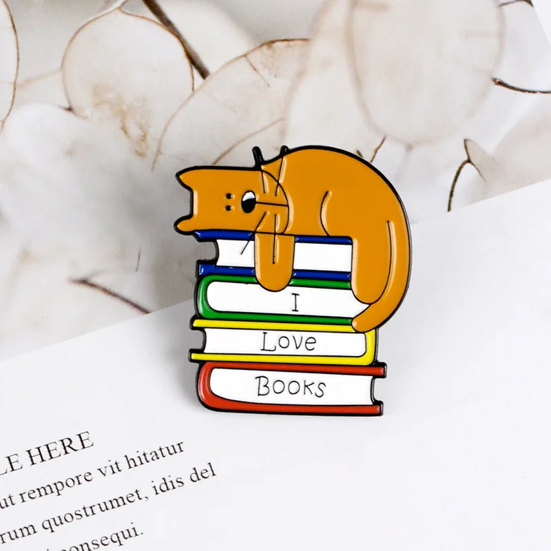 Мультфильм милый кот книги для чтения Броши женщин буквы я люблю Значки эмаль