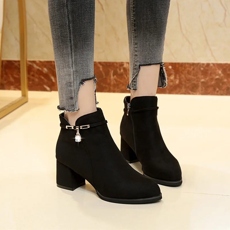 Модные женские ботинки Повседневная кожаная обувь на низком каблуке Сезон