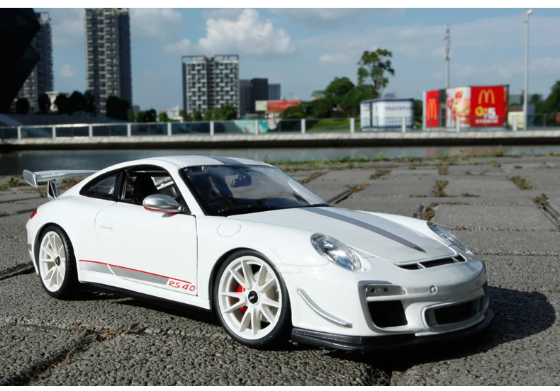 Bburago 1:18 Porsche 911 GT3 RS модель автомобиля из сплава Модель автомобиля Моделирование Украшение автомобиля коллекция Подарочная игрушка Литье под давлением модель игрушка для мальчиков