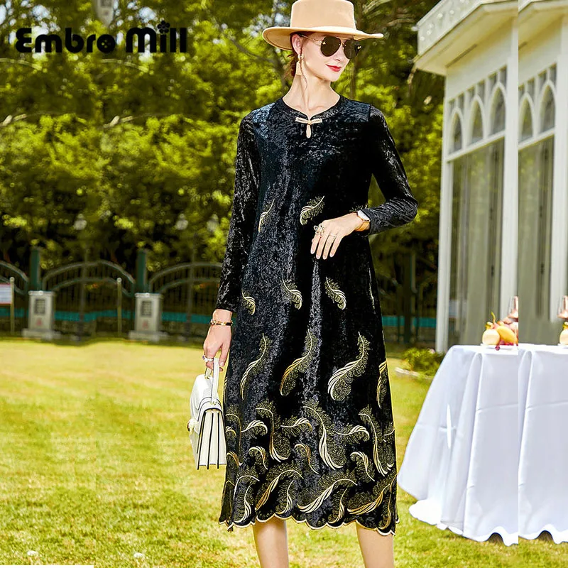 

Autumn And Winter New Ladies Noble Embroidered Feather Flower Velvet Loose Vintage Style Mid-Length Dress Plus Size M-3XL