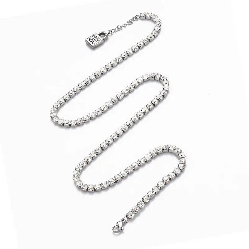 

The New Uno Do 50 Stainless Steel Necklace Jewelry Is Simple and Studded with Locks