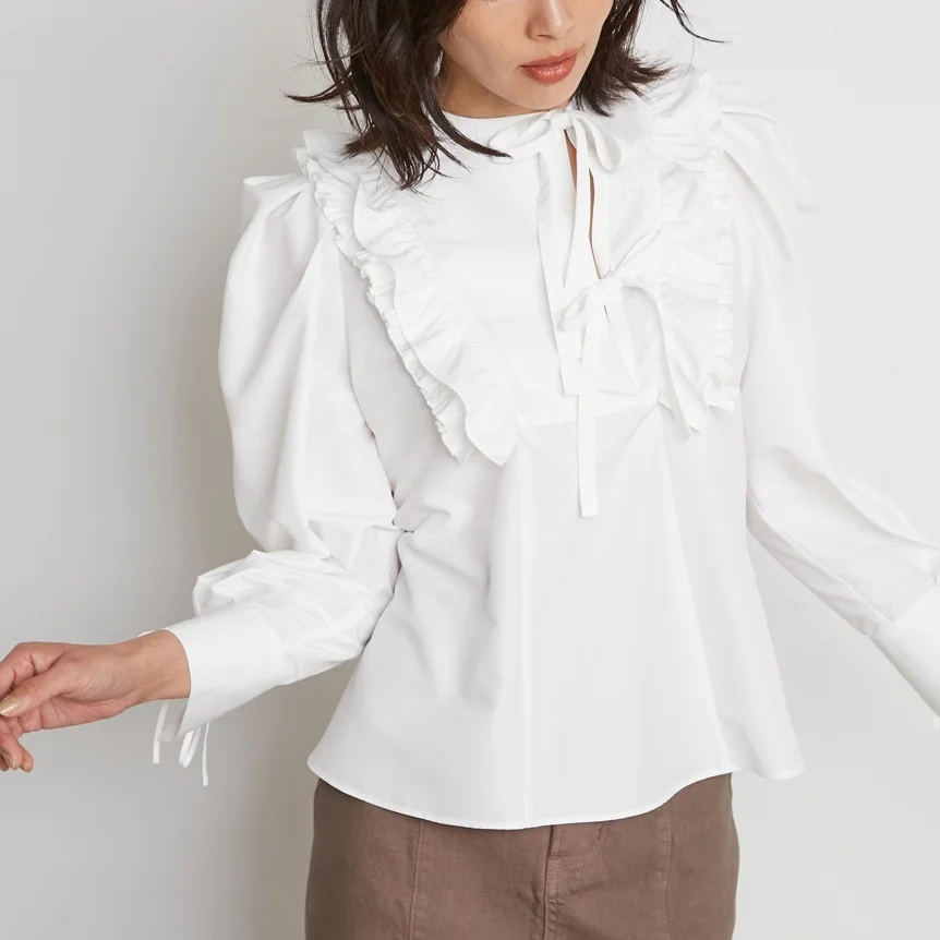 

Женская блузка с воротником «Питер Пэн», с рюшами и рукавами-фонариками