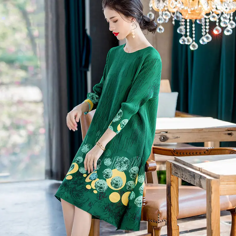 

Women Dress 2022 Spring Fashion Wide Wife Loose Pleated Dress National Wind Printed Large Size Thin Straight Long Sleeve Dress