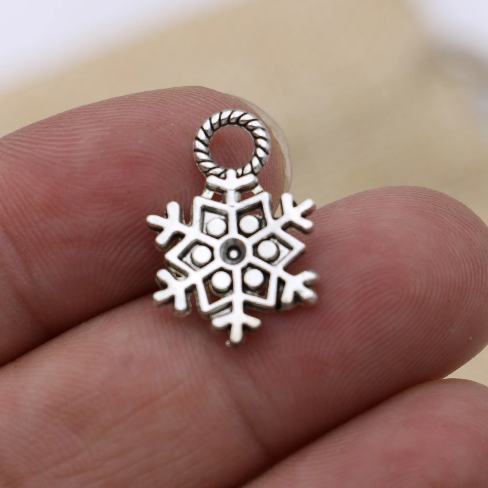 

10Pcs Tibetan Silver Plated Snowflake Charms Pendant for Jewelry Making Bracelet Necklace DIY Accessories Craft 21x16mm