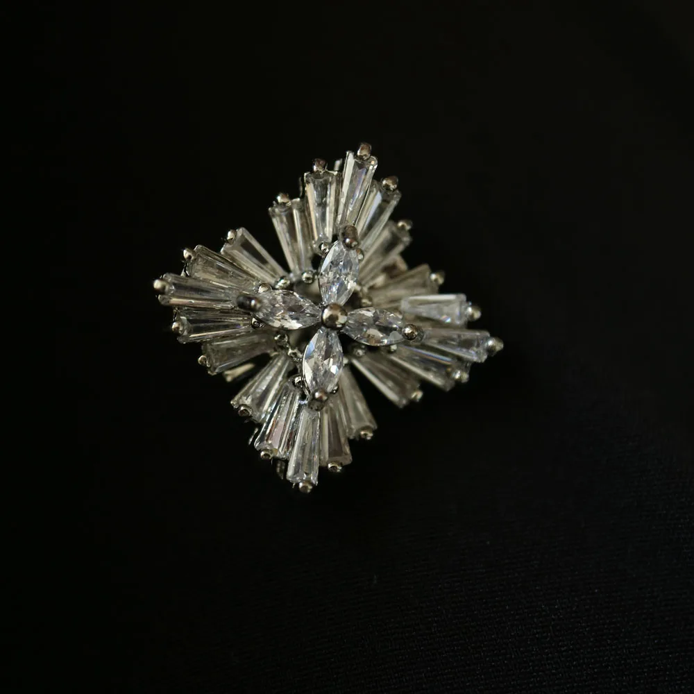 

Vintage snowflake beaded Patches for Clothing Cubic zirconia rhinestone pin badges parches Appliques Decoration for clohtes